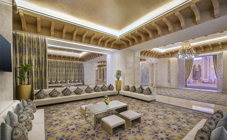 Hilton_Convention_Hotel_Meeting_Area